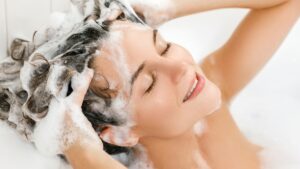 Read more about the article What are the uses of clay shampoo?